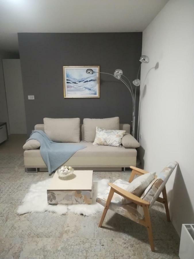 Angel'S Nest Apartment Komenda Екстериор снимка